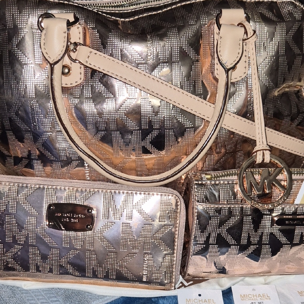 🧡3pc Rose Gold Patent Michael Kors Satchel, Wallet & Cosmetic Bag Set